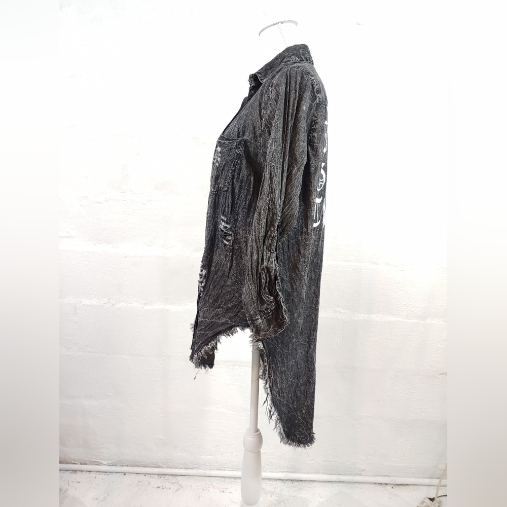 THRILL DISTRESSED BUTTON TOP - Picture 7 of 12